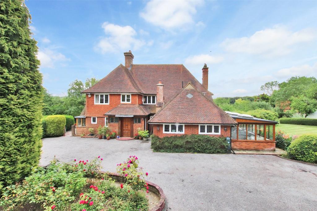 5 bedroom detached house for sale in Three Gates Road, Fawkham