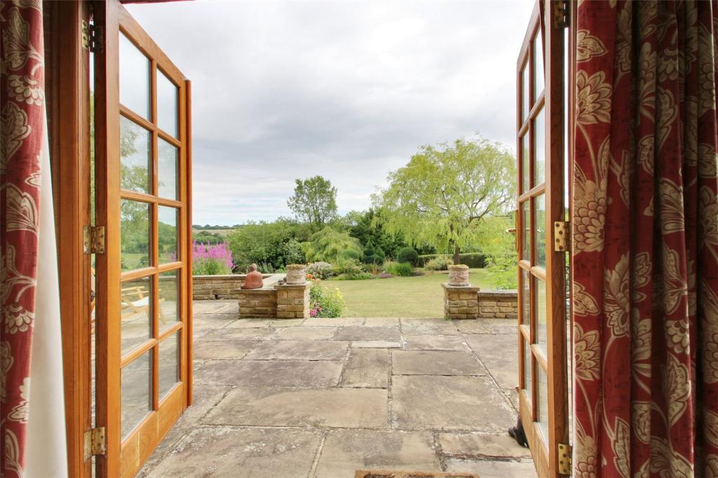 5 bedroom detached house for sale in Three Gates Road, Fawkham