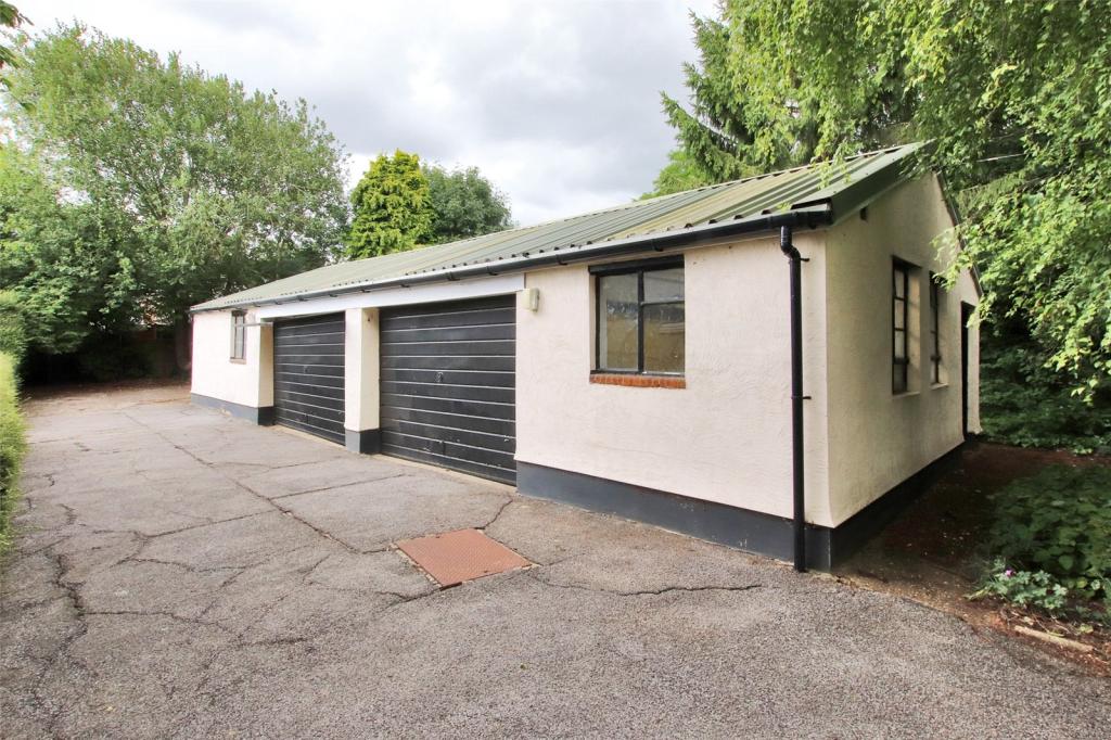 5 bedroom detached house for sale in Three Gates Road, Fawkham