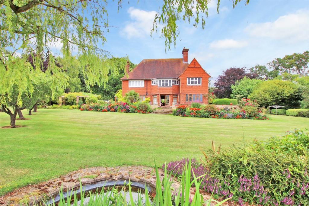 5 bedroom detached house for sale in Three Gates Road, Fawkham