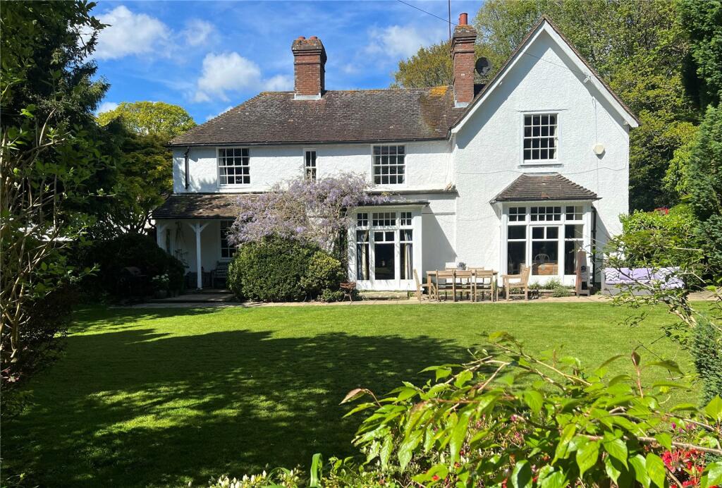 4 bedroom house for sale in Rye Road, Hawkhurst, Cranbrook, Kent, TN18