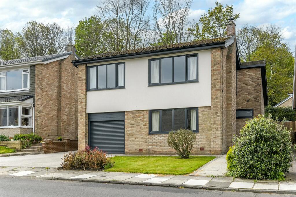 3 bedroom detached house for sale in Rectory Park, Morpeth