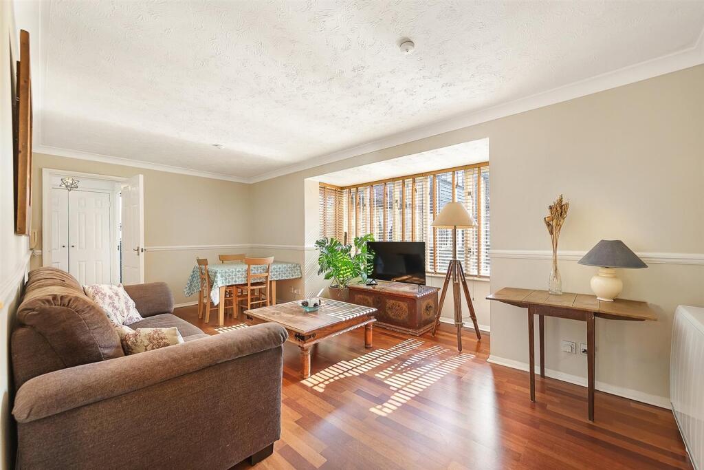 Main image of property: Linwood Close, London