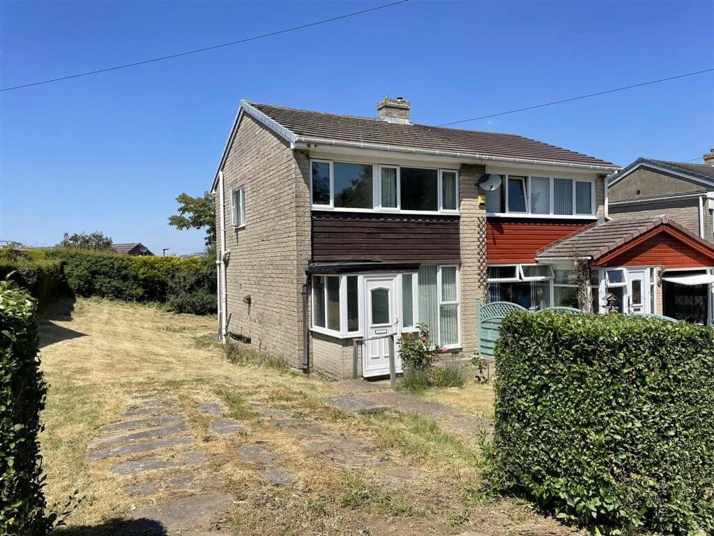 3 bedroom semidetached house for sale in Bocking Hill, Stocksbridge, S36