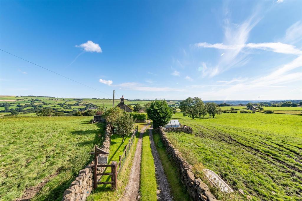 2 bedroom cottage for sale in Hill Top, Dungworth, Sheffield, S6