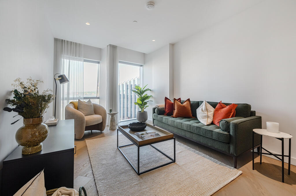 Main image of property: Peninsula Riverfront, 4 Cutter Lane, Greenwich Peninsula, SE10
