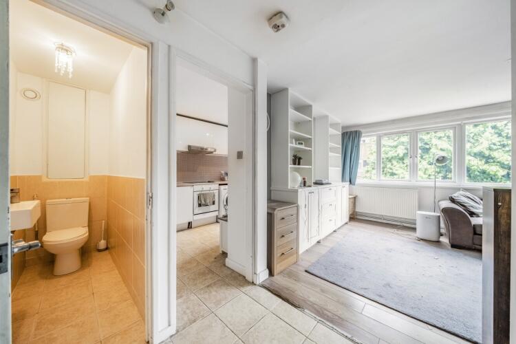 2 bedroom flat for rent in Banbury Street London SW11