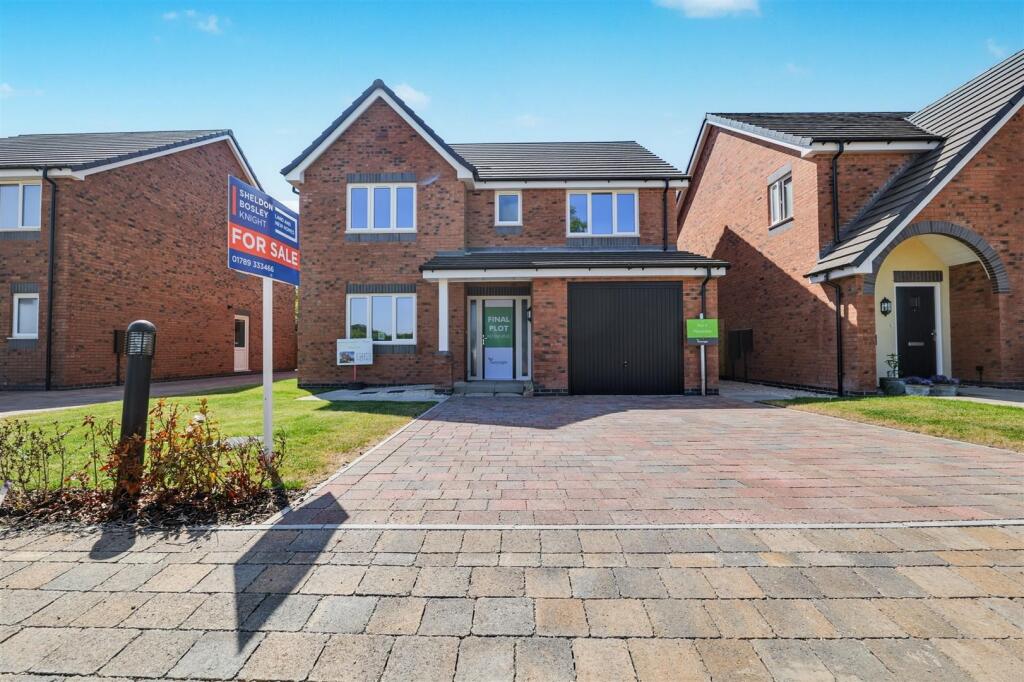 Main image of property: 4,  Woodlands Road, Bedworth, CV12