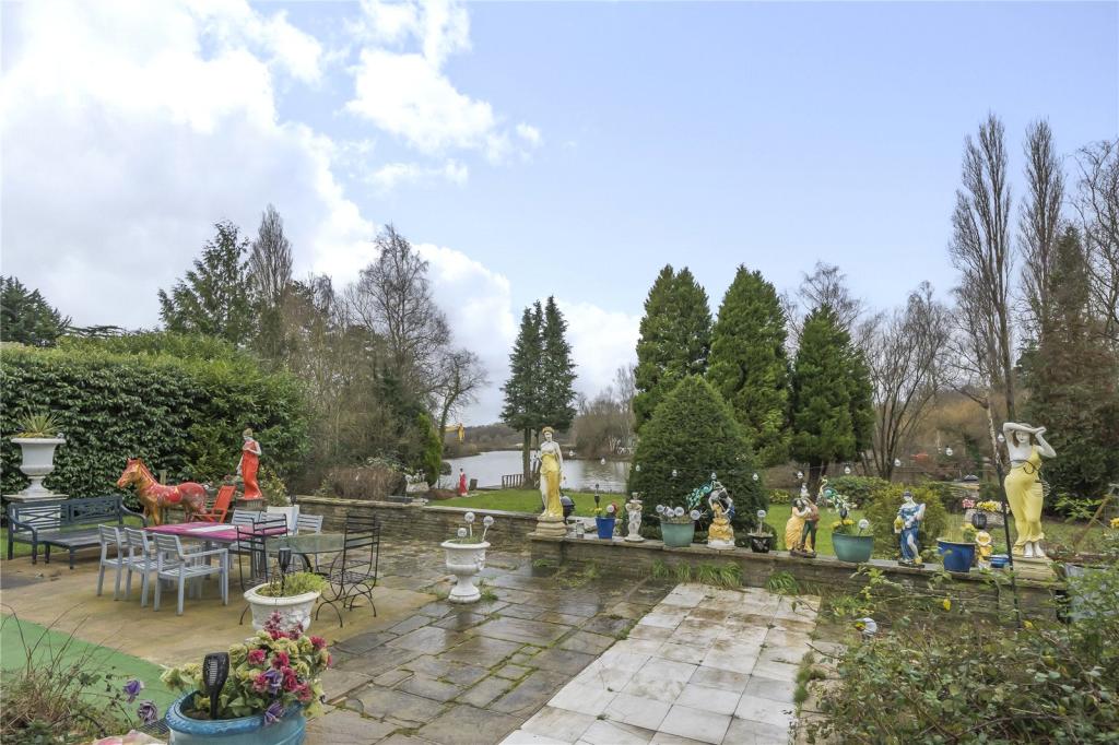 Detached house for sale in Wagon Road, Hadley Wood, Hertfordshire, EN5