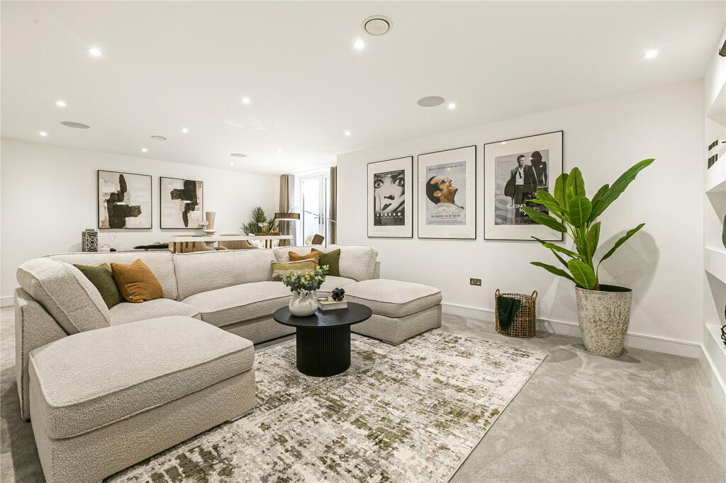 Additional property image - Kentish Lane, Essendon, Hertfordshire, AL9
