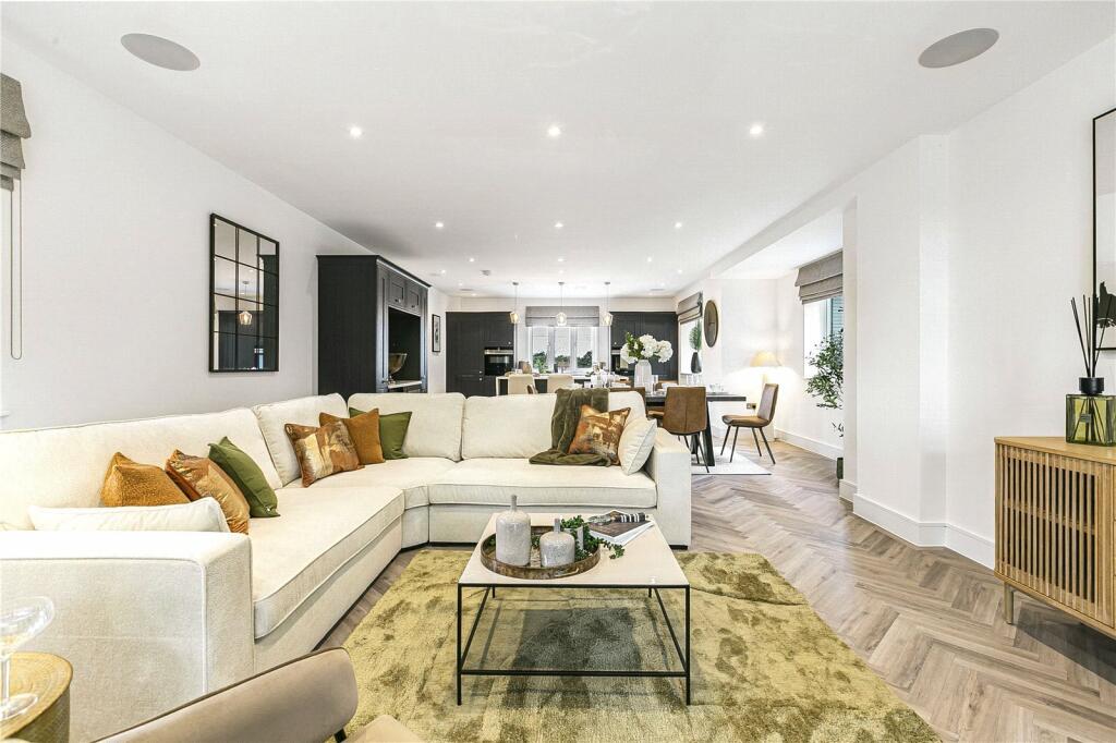Additional property image - Kentish Lane, Essendon, Hertfordshire, AL9