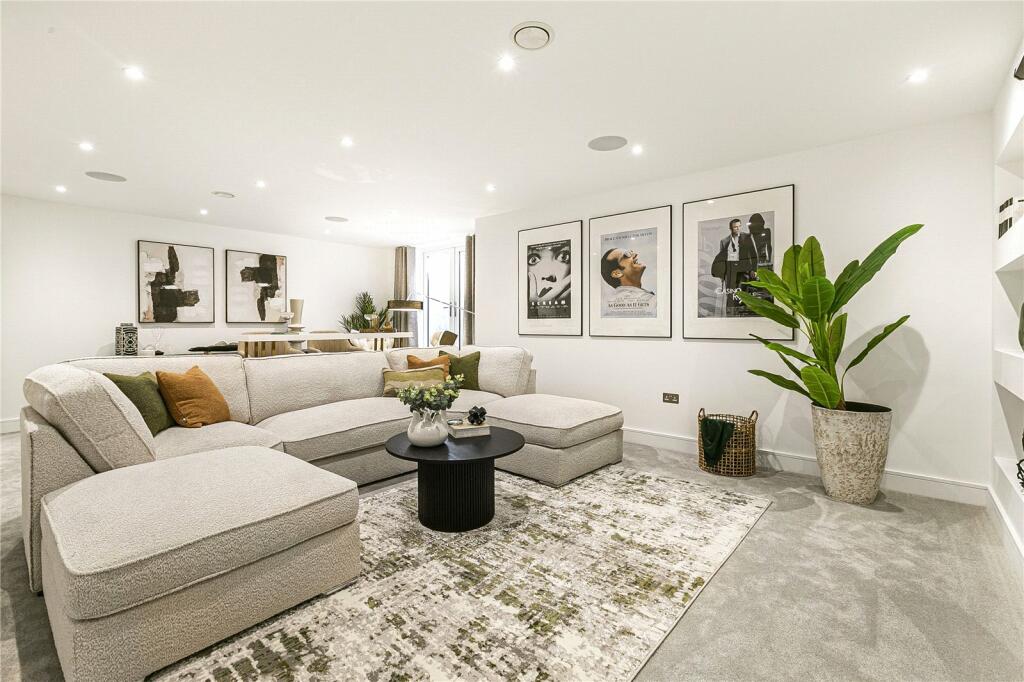 Additional property image - Kentish Lane, Essendon, Hertfordshire, AL9