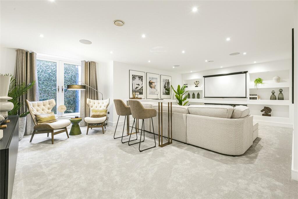 Additional property image - Kentish Lane, Essendon, Hertfordshire, AL9
