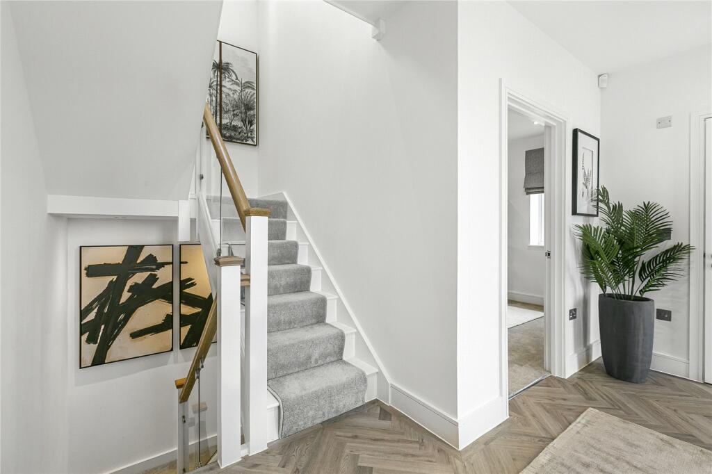 Additional property image - Kentish Lane, Essendon, Hertfordshire, AL9