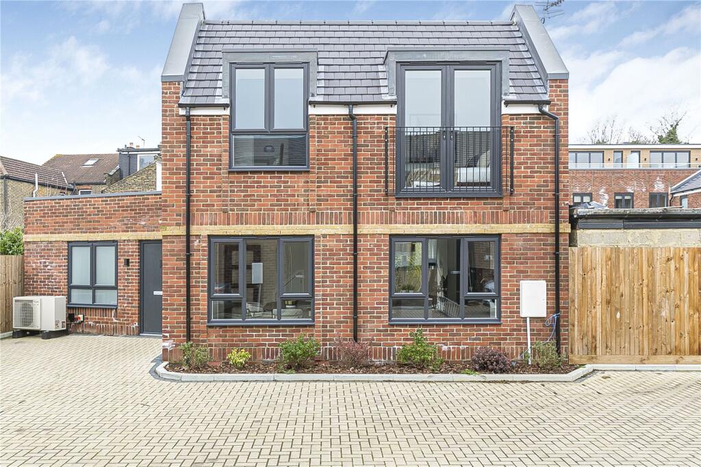 Main image of property: Serenity Close, London, N14