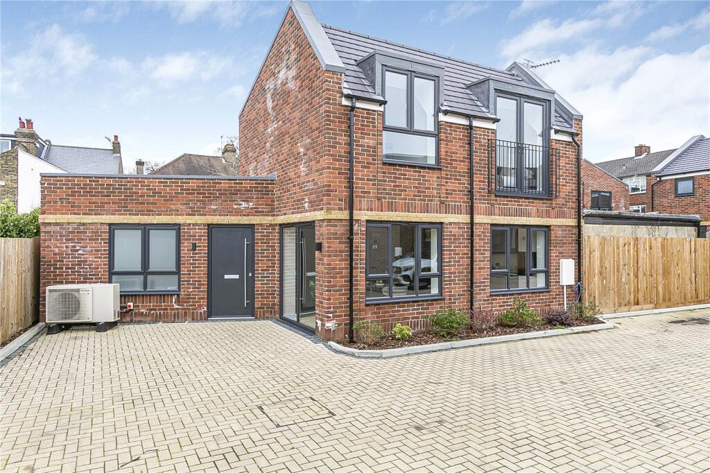 Main image of property: Serenity Close, London, N14