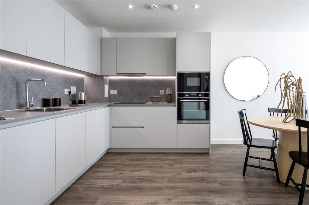 Main image of property: Rowan House, New Avenue, Oakwood, London, N14