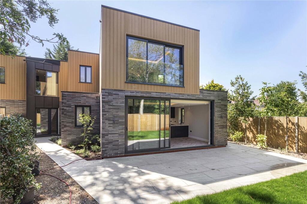 Main image of property: 3 Blenheim Road, Barnet, Hertfordshire, EN5