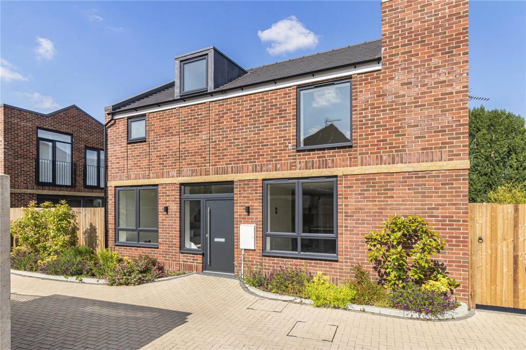 Main image of property: Serenity Close, London, N14