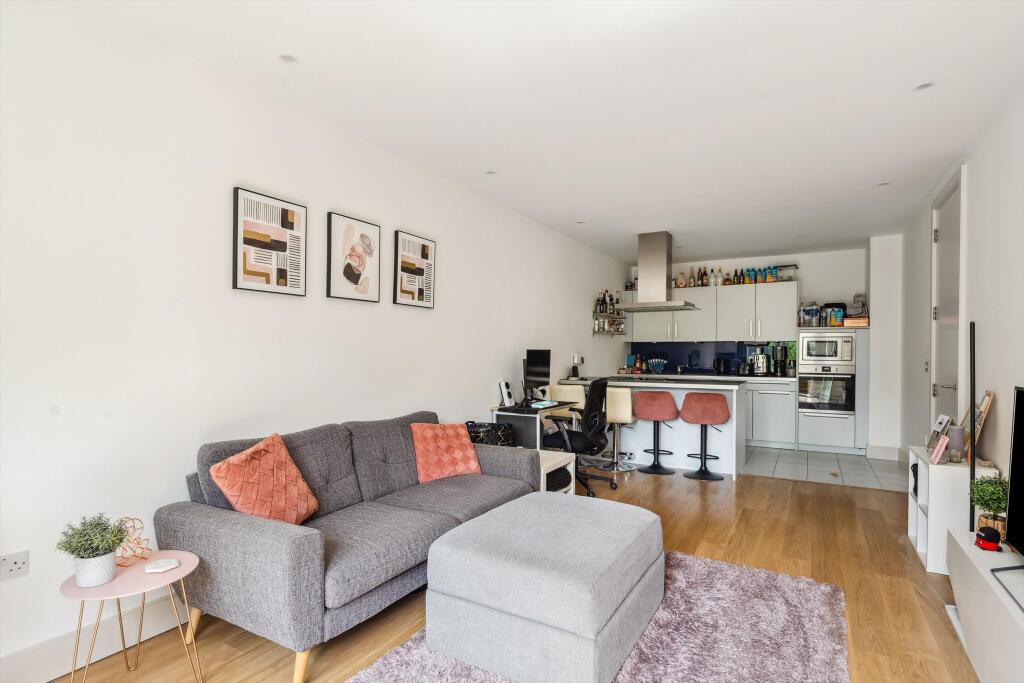Main image of property: Saffron House, 7 Woodman Mews, Richmond, TW9