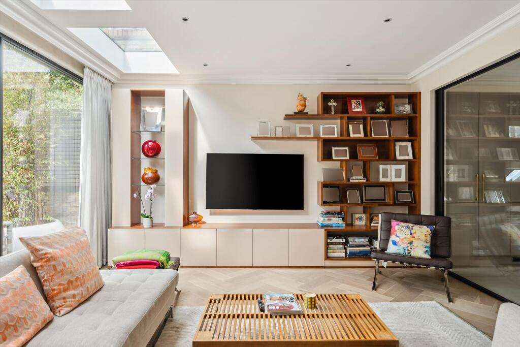 Main image of property: Barrowgate Road, London, W4