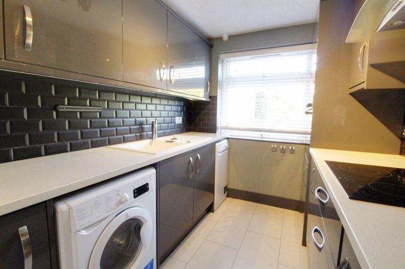 2 bedroom flat for rent in Station Road, Cuffley, EN6