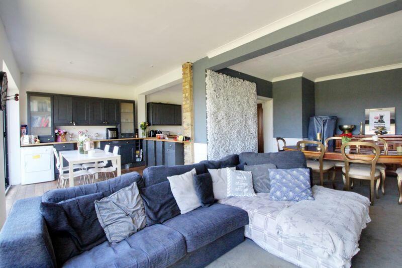 4 bedroom detached house for sale in Kingsmead, Cuffley, EN6