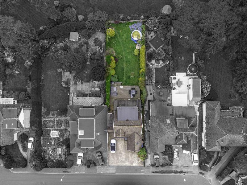 4 bedroom detached house for sale in Kingsmead, Cuffley, EN6