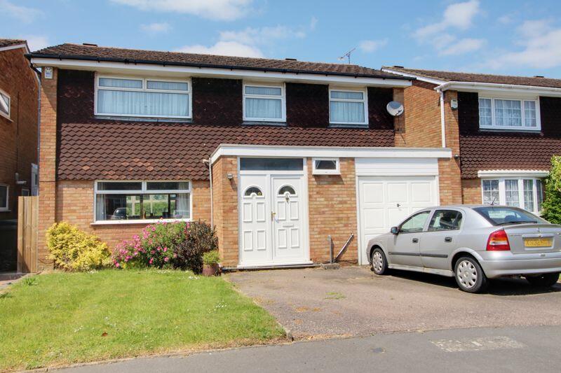4 bedroom detached house for sale in Chiltern Close, Goffs Oak , EN7