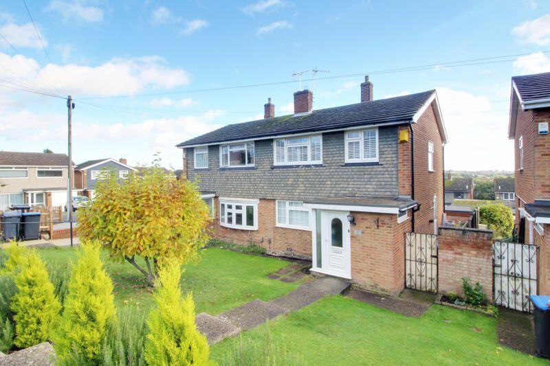 3 bedroom semidetached house for sale in Colesdale, Cuffley, EN6