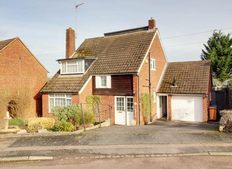 3 bedroom detached house for sale in Wood View, Cuffley, EN6