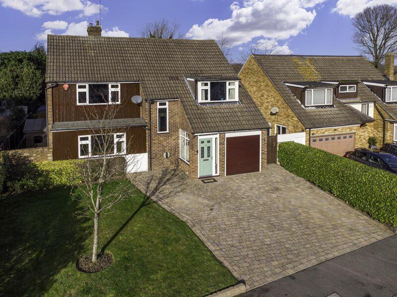 4 bedroom detached house for sale in Thrush Lane, Cuffley, EN6