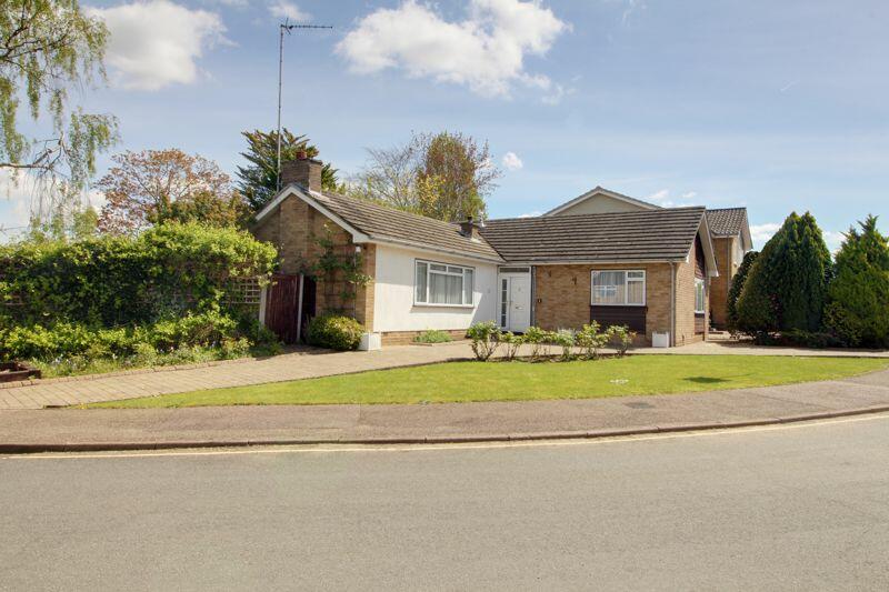 3 bedroom detached house for sale in High Ridge, Cuffley, EN6