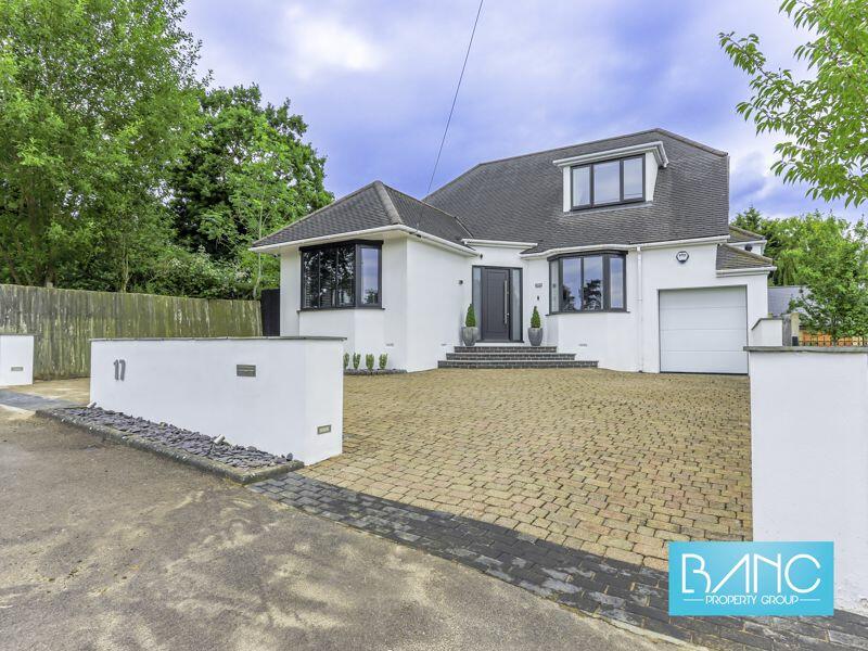 4 bedroom detached house for sale in Kingsmead, Cuffley, EN6