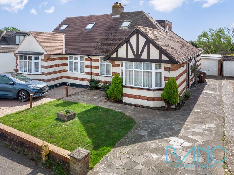 Main image of property: Kingsmead, Cuffley
