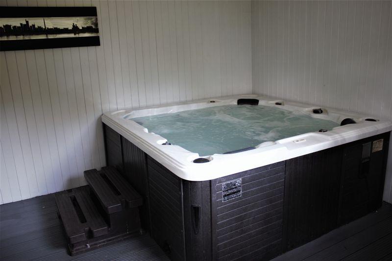 5 bedroom detached house for sale in Cannons, The Ridgeway, Cuffley