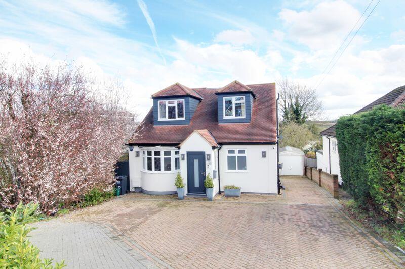 4 bedroom detached house for sale in Northaw Road East, Cuffley, EN6