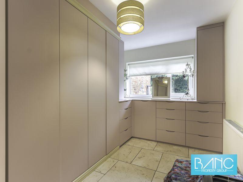 3 bedroom detached bungalow for sale in Burleigh Way, Cuffley, EN6