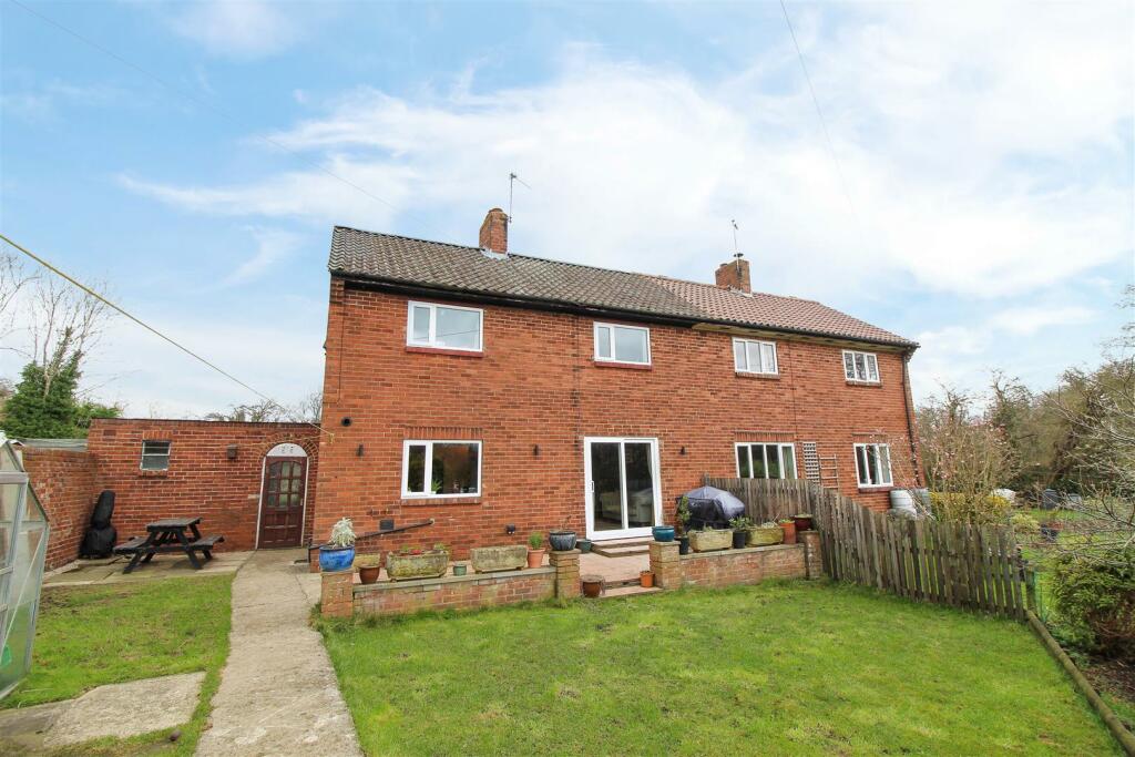 3 bedroom semidetached house for sale in Littlethorpe, Ripon, HG4