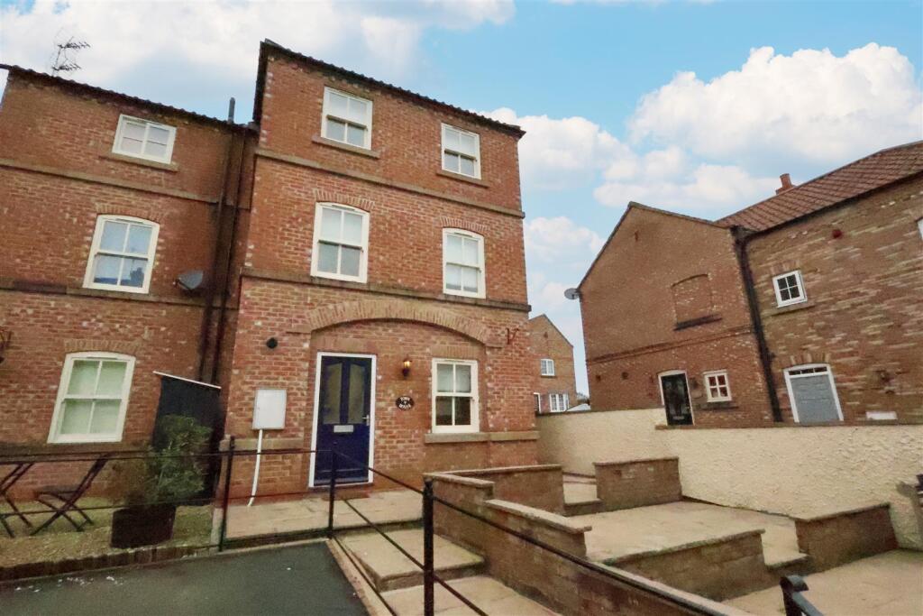 Main image of property: Allhallowgate, Ripon