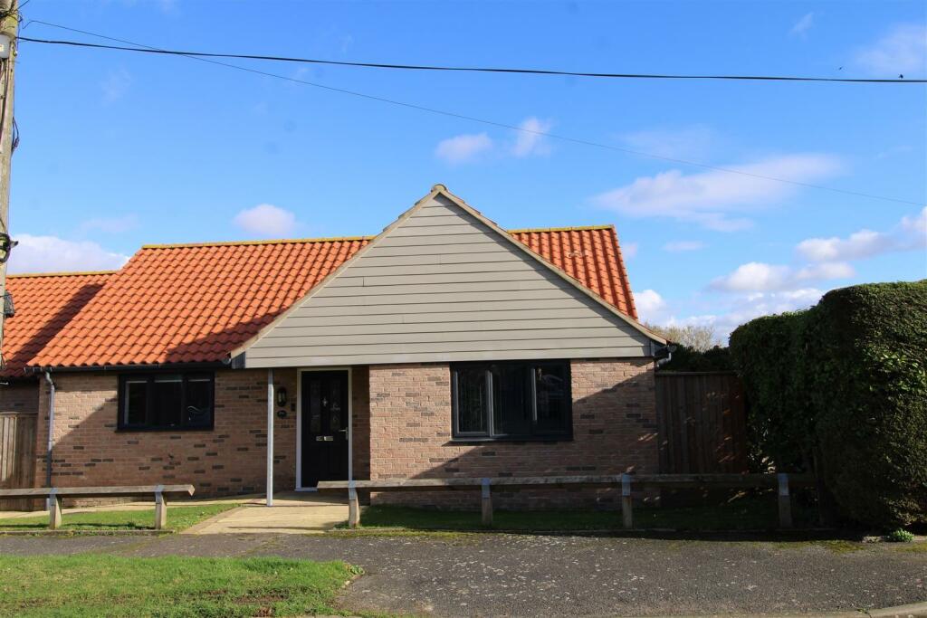 2 bedroom detached bungalow for sale in The Avenue, Risby, Bury St