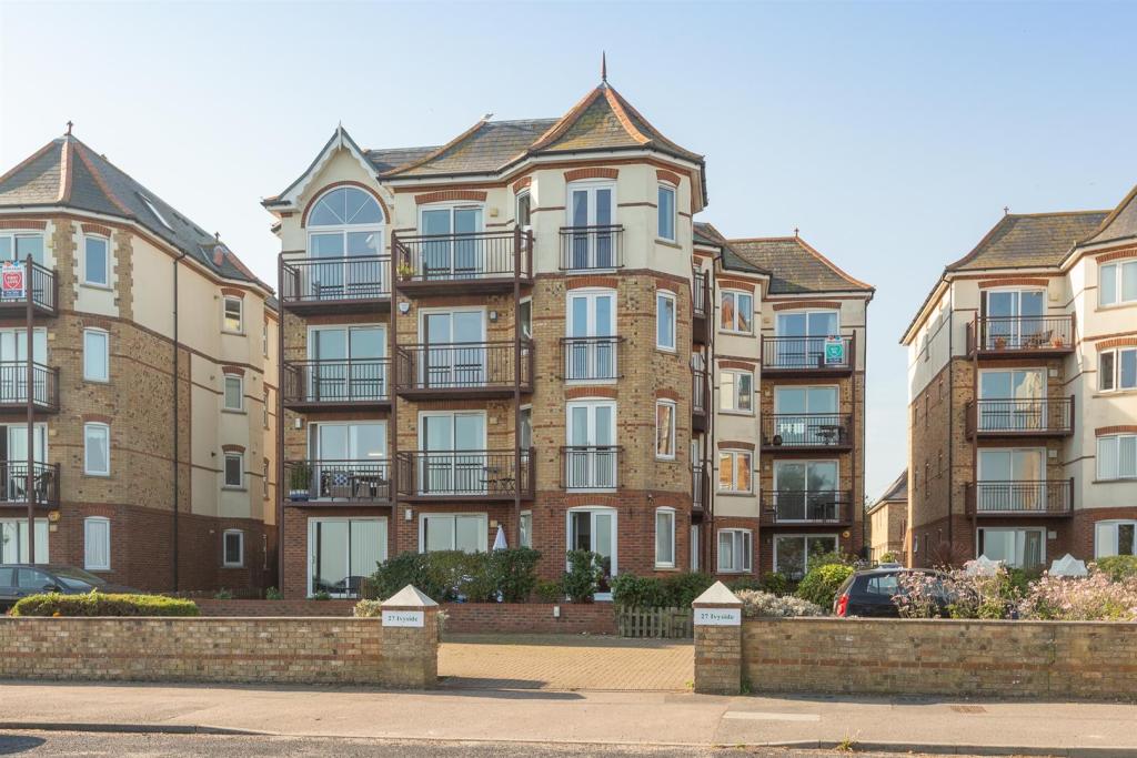 2 bedroom flat for sale in Sea Road, WestgateOnSea, CT8