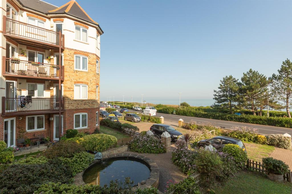 2 bedroom flat for sale in Sea Road, WestgateOnSea, CT8