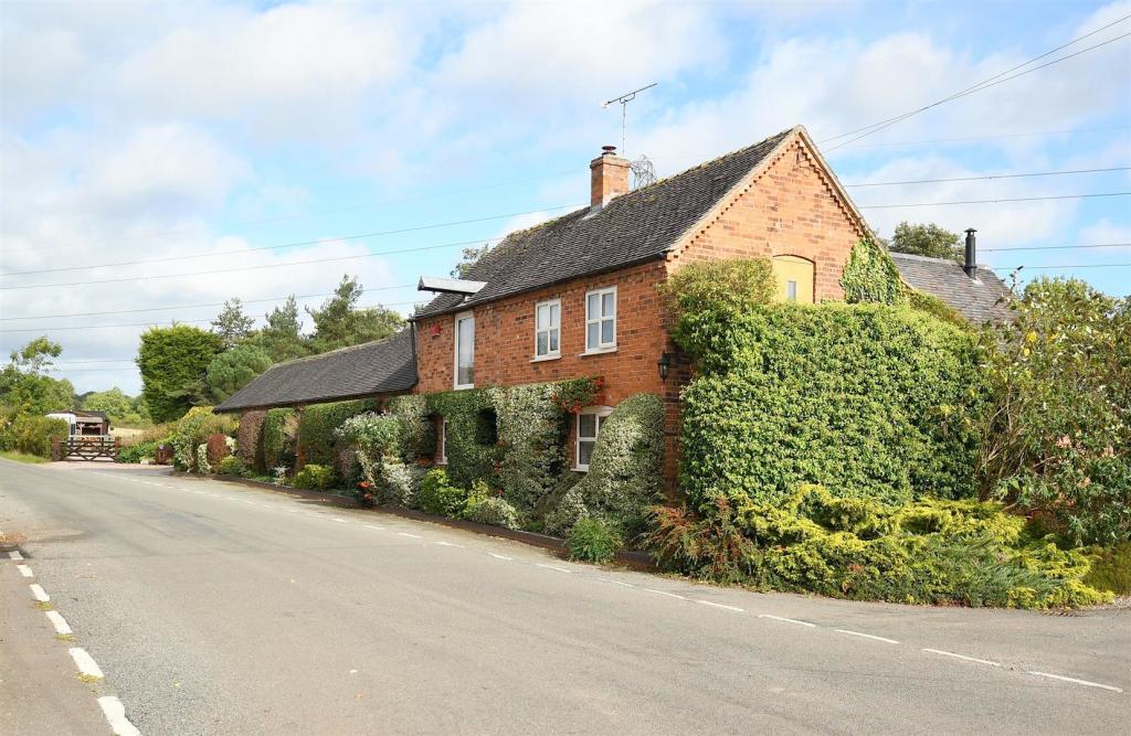 4 bedroom character property for sale in Cross Roads Farm, Newborough