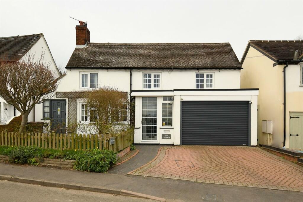 4 bedroom cottage for sale in The Cottage, Bar Lane, Barton under