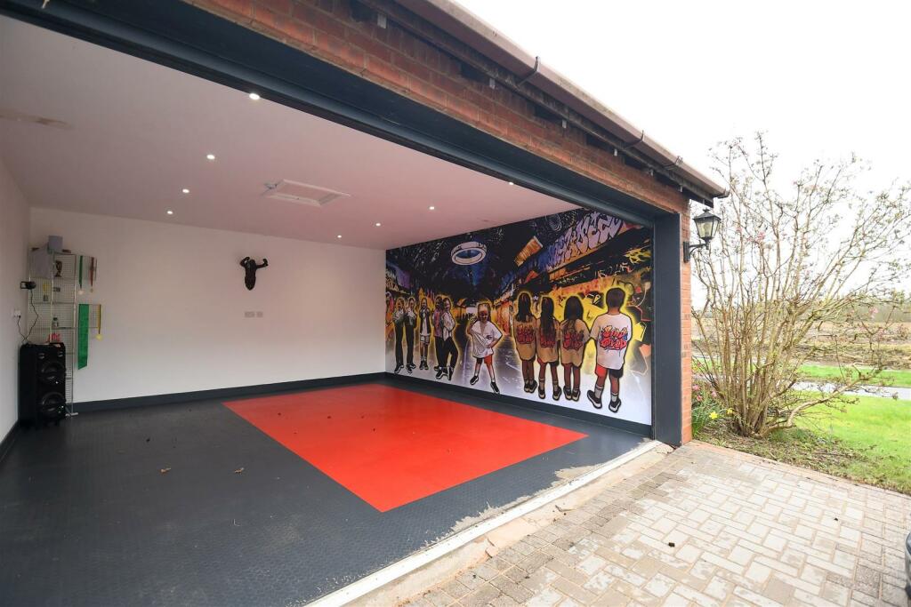 Additional property image - Waters Edge, The Osiers, Elford, B79