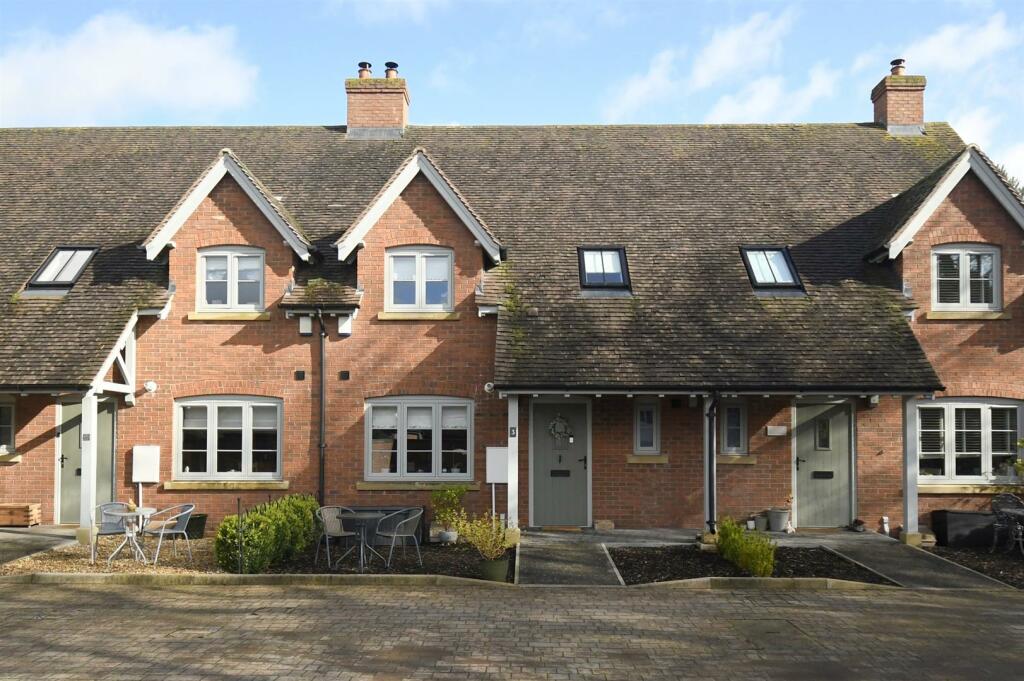 4 bedroom terraced house for sale in Kents Place, Alrewas, DE13