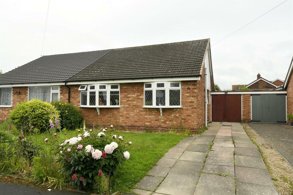 2 bedroom semidetached bungalow for sale in Lovell Road, Yoxall, DE13