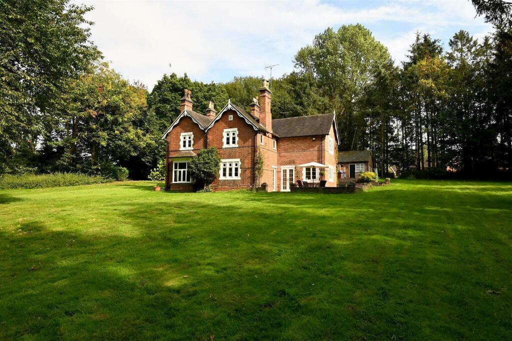 Additional property image - Lawnbank House, Wychnor, DE13