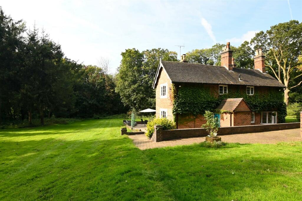 Additional property image - Lawnbank House, Wychnor, DE13